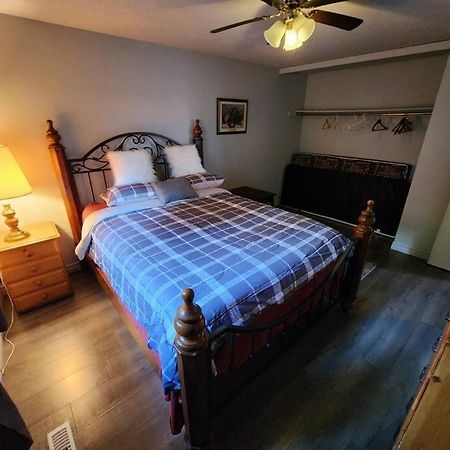 Entire 3 Bedroom House In Elliot Lake Extérieur photo